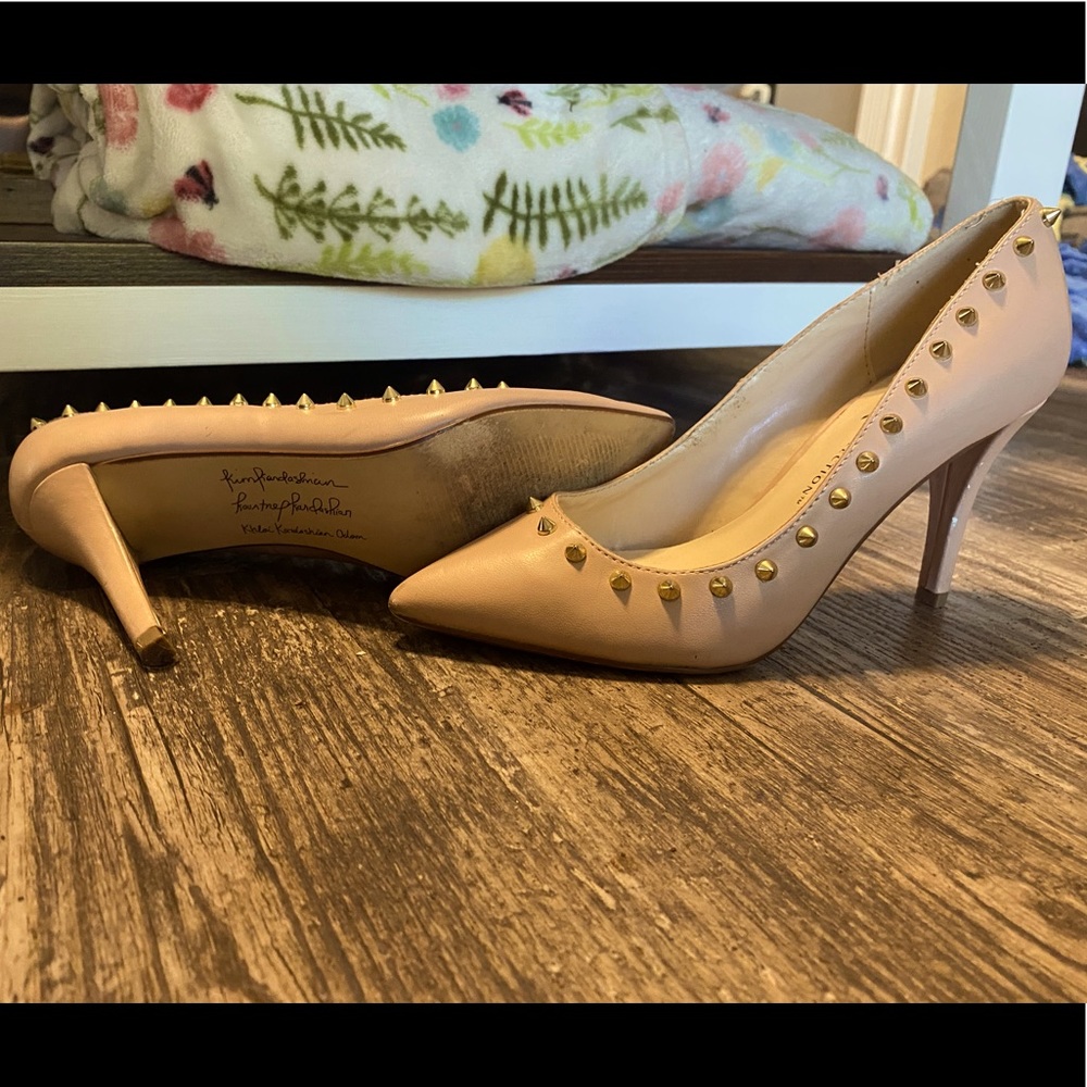 Nude studded pumps! So cute